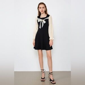 Contrarst mini bow dress